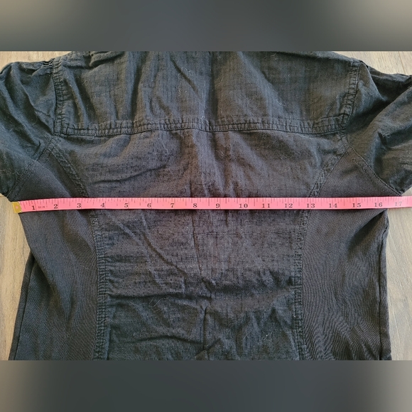 GUESS Button-Up Top - Picture 3 of 6